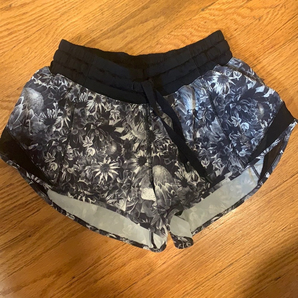 Lululemon hotty hot floral shorts